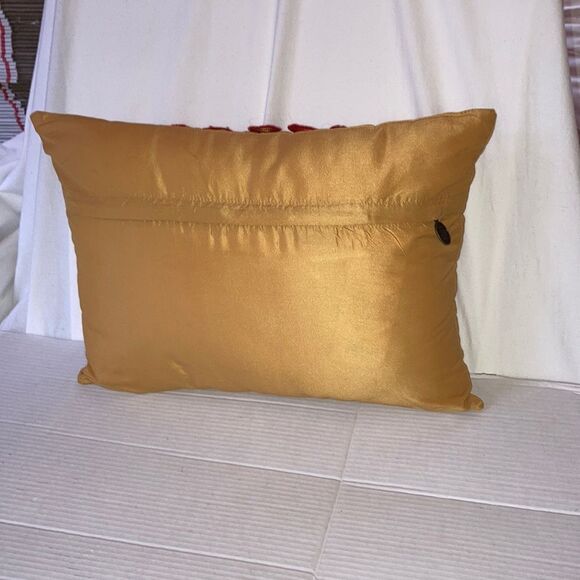 PIER 1 Concentric Circles Applique Decorative Accent Pillow 18 x 12 x 4 inches - Picture 11 of 12